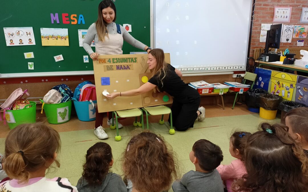 Foto moment sensibilització a un aula per alumnes del CEIP Henares